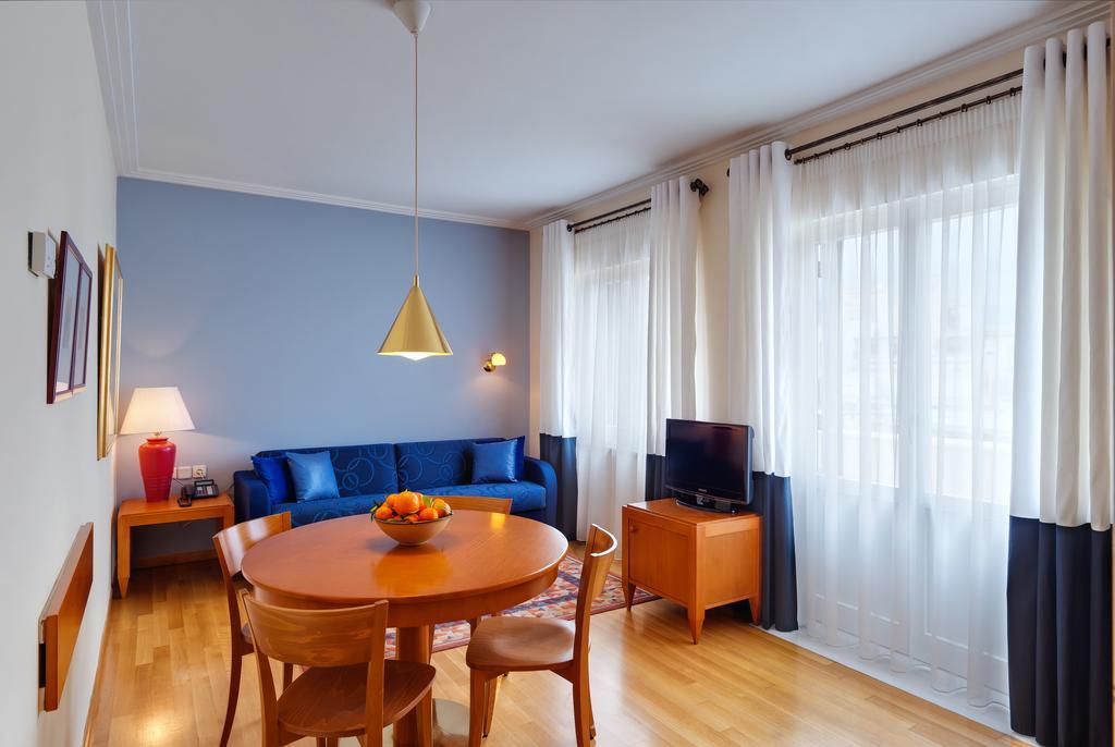 Apartment mit Balkon